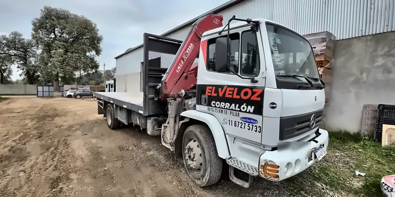 Camión con hidrogrúa de El Veloz